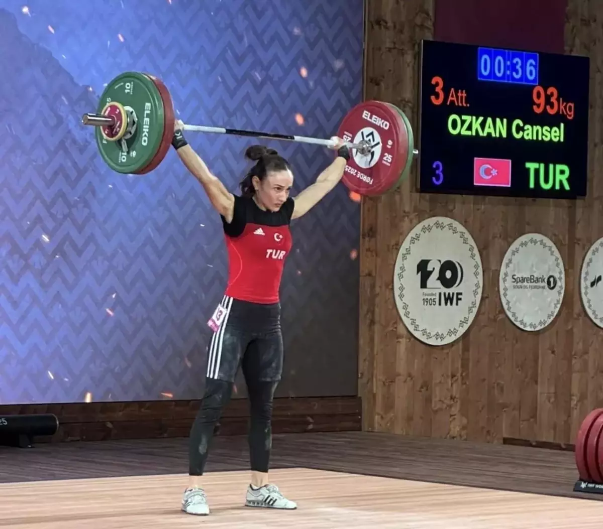 Cansel Özkan Dünya Halter Şampiyonası'nda Bronz Madalya Kazandı