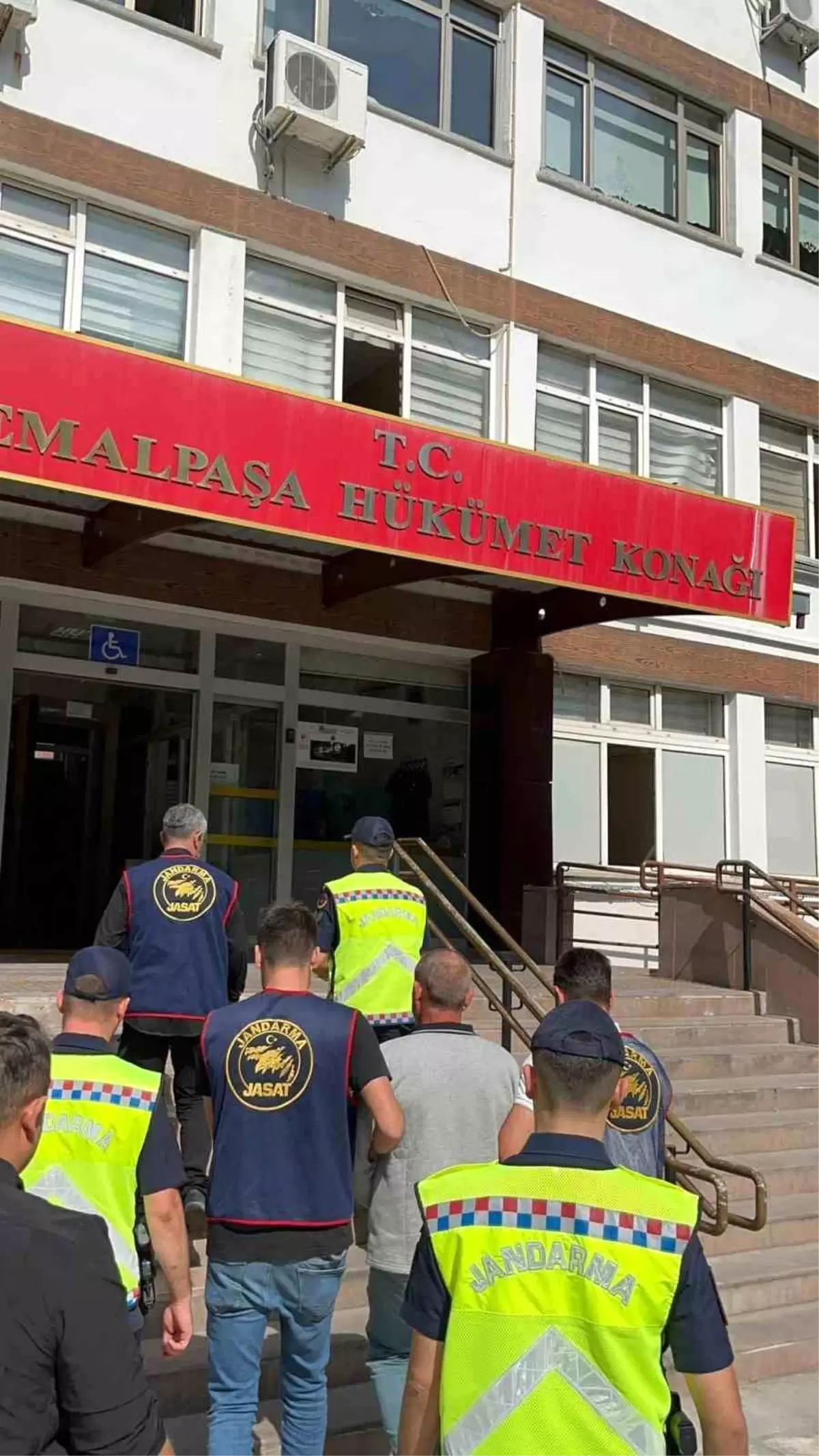 İzmir'de 13 Yıl Goyulan Firari Hükümlü Yakalandı