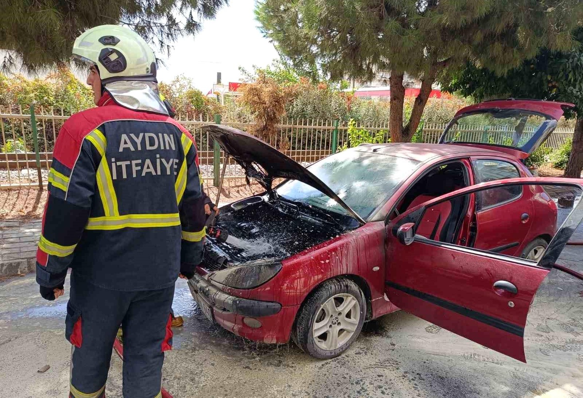 Aydın'da Seyir Halindeki Otomobilde Yangın Çıktı