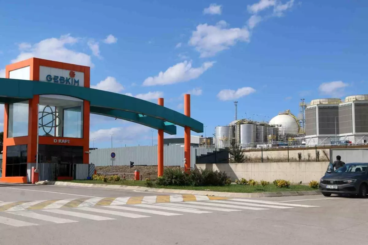 Kocaeli'nde Fabrika Patlaması: 2 İşçi Hayatını Kaybetti