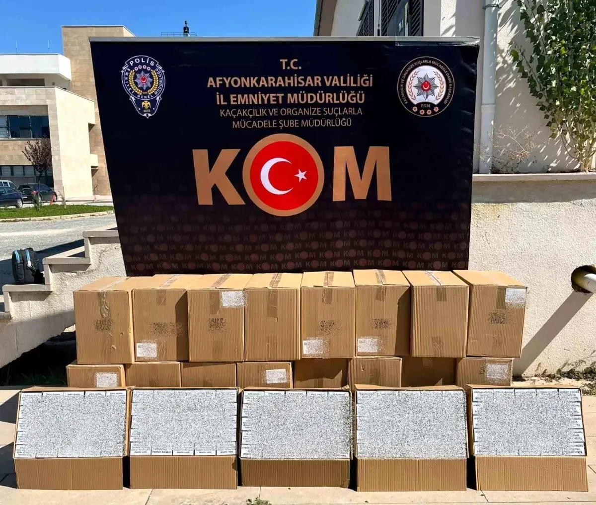 Afyonkarahisar'da 210 Bin Sahte Bandrollü Makaron Ele Geçirildi