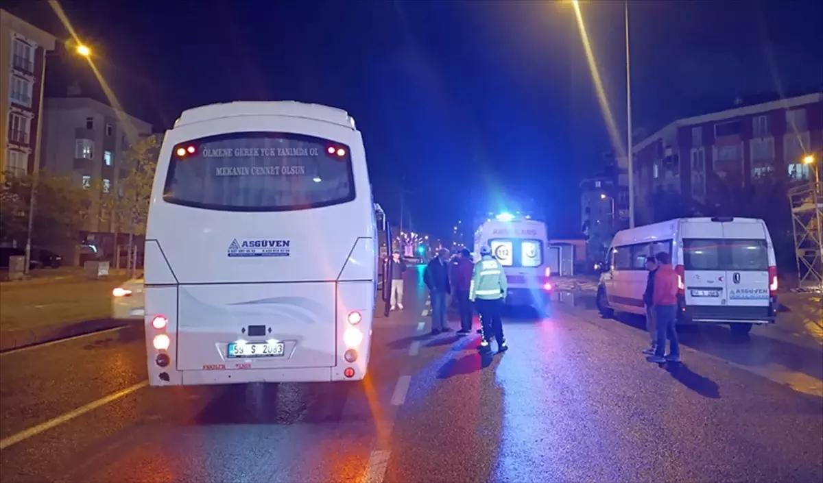 Çerkezköy'de İşçi Servisi Yayaya Çarptı: Ağır Yaralı