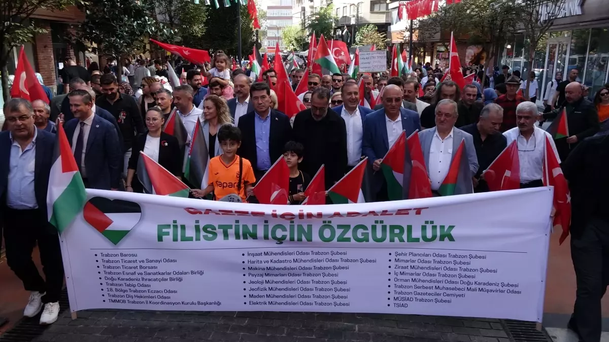 Trabzon'da Gazze İçin Yürüyüş Düzenlendi
