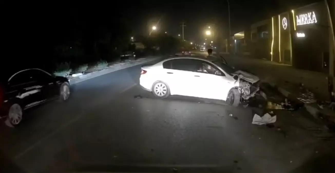 Adana'da Motocycle Kaza: Sıkıştırılan Sürücü Şerit Değiştirirken Çarpıştı