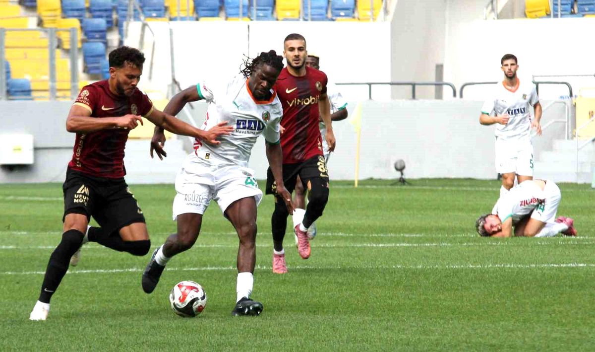 Trendyol Süper Lig'de Gençlerbirliği - Alanyaspor Maçının İlk Yarısı