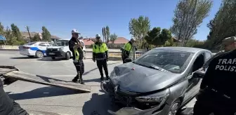 Yüksekova'da Otomobil Kazası: 1 Çocuk Yaralandı