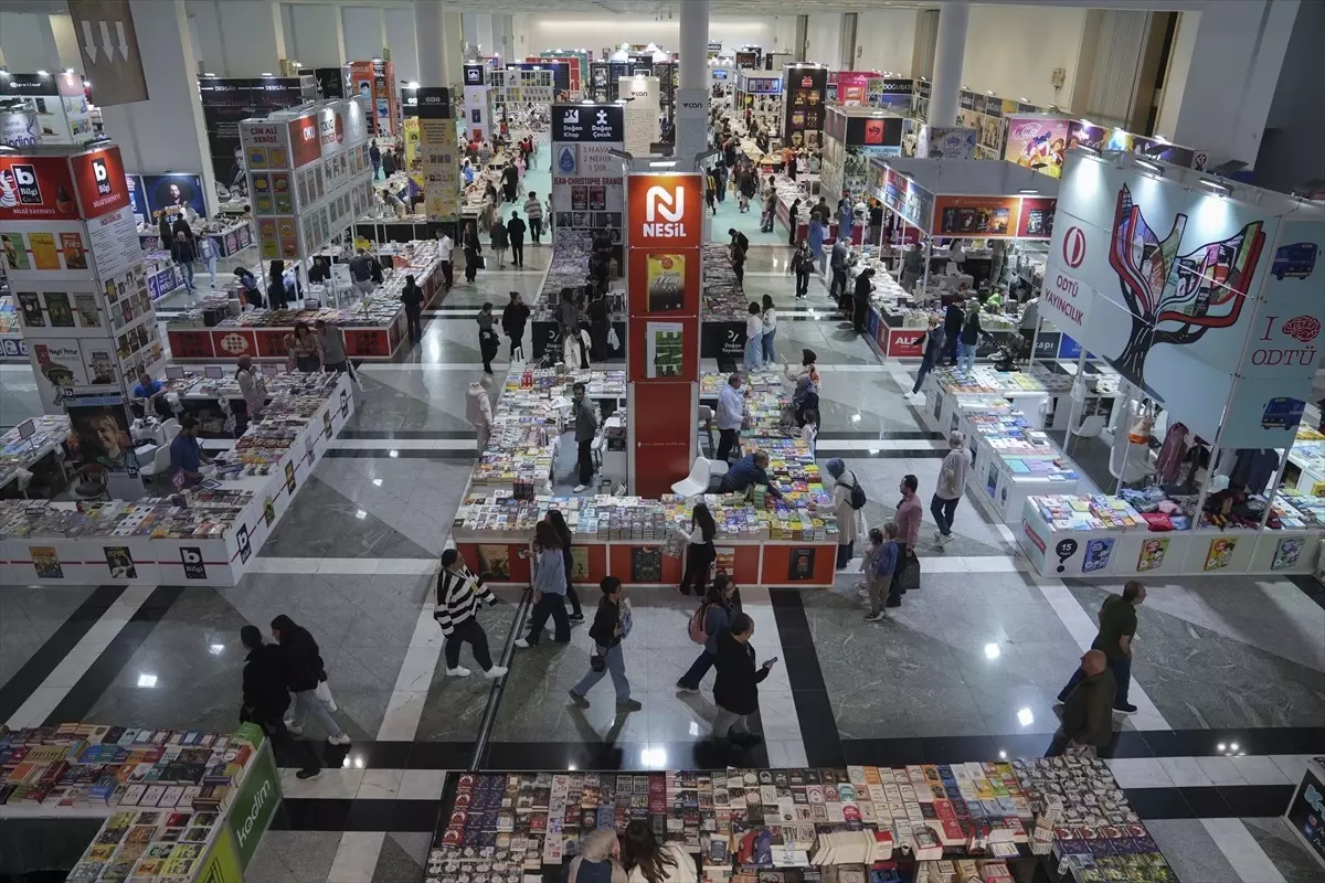 Ankara Kitap Fuarı'na Yoğun İlgi