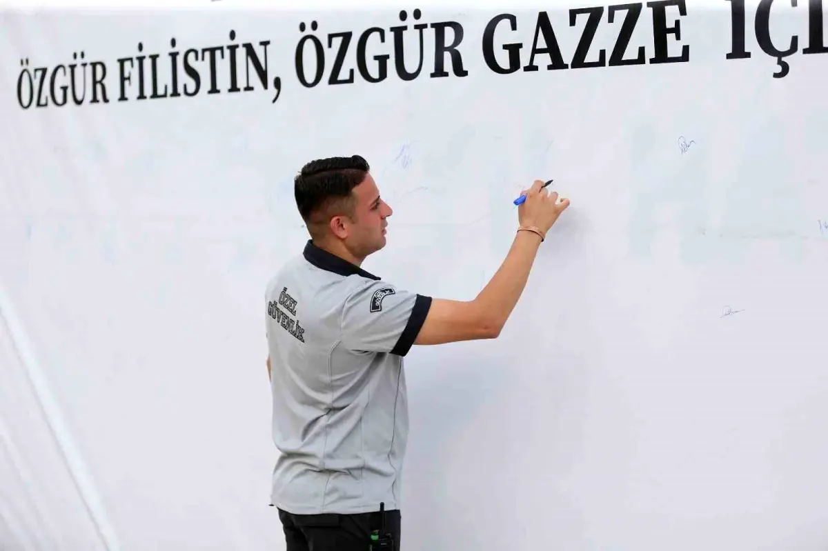 ALKÜ'de 'Özgür Filistin, Özgür Gazze için Gönülden Gönüle' İmza Platformu İlgi Gördü