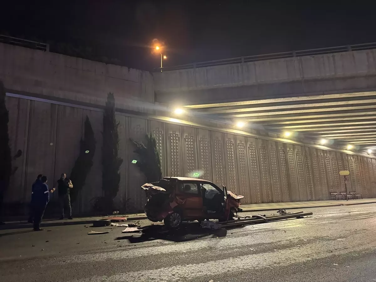 Ankara'da Köprüden Düşen Aracın Sürücüsü Ağır Yaralandı