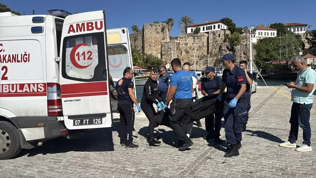 Antalya'da Falezlerden Denize Düşen Kadın Hayatını Kaybetti