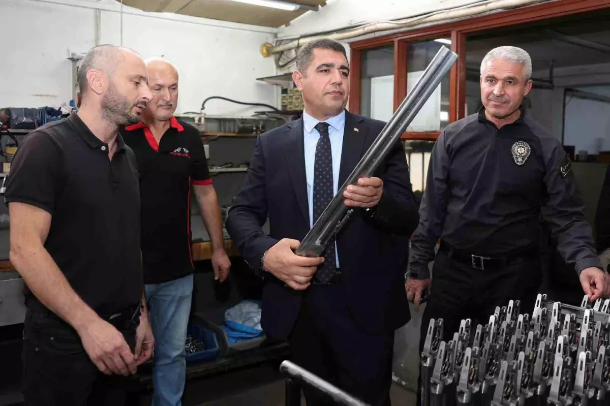 Düzce Valisi Selçuk Aslan, Av Tüfeği Üretimi Yapan Firmayı Ziyaret Etti