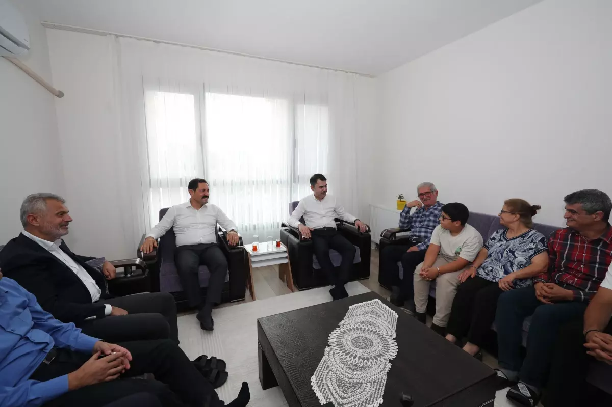 Bakan Kurum, Hatay'da Depremzedeleri Ziyaret Etti