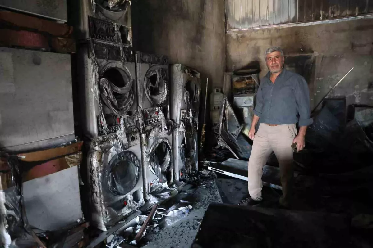 Hatay'da Beyaz Eşya Bayisinde Yangın: 3 Milyon TL Değerinde Mal Kaybı