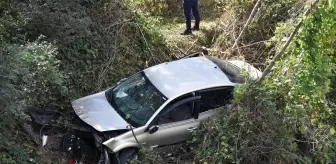 Bilecik'te Otomobil Dereye Düştü: 2 Yaralı