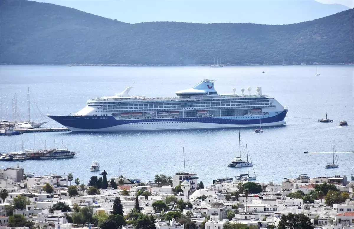 Bodrum'a 'Marella Discovery 2' Kruvaziyeri ile 1722 Turist Geldi