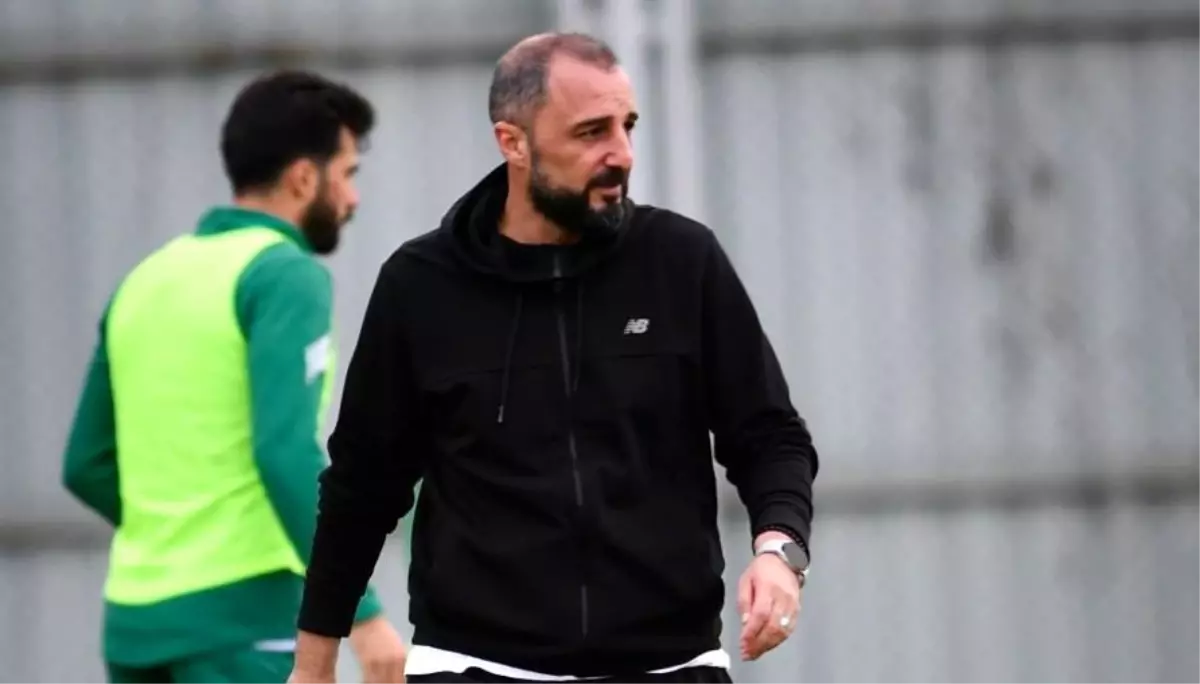 Bursaspor'da İstifa Şoku: Teknik Direktör ve Sportif Direktör Görevden Ayrıldı