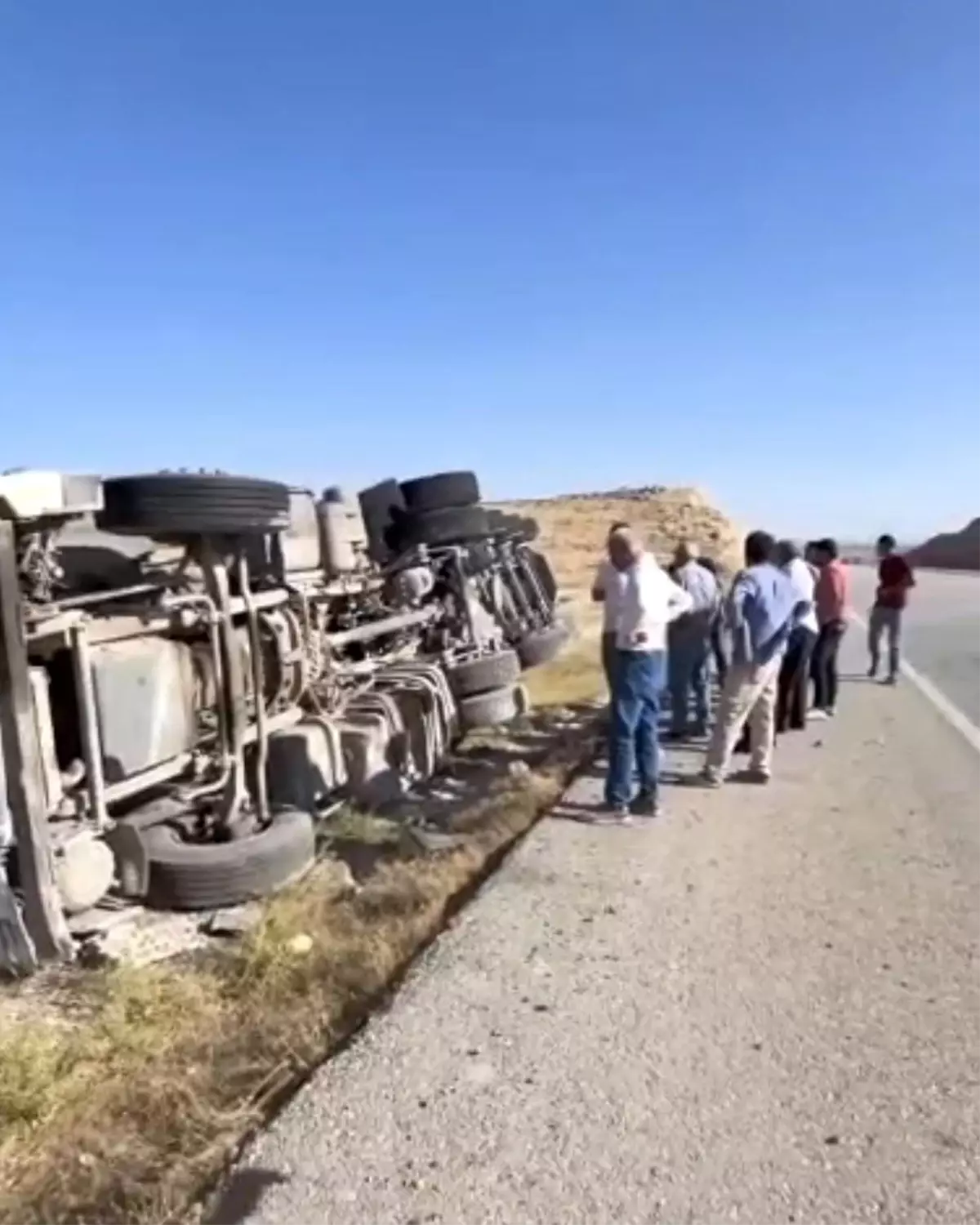 Adıyaman'da Kamyon Devrildi: 1 Yaralı