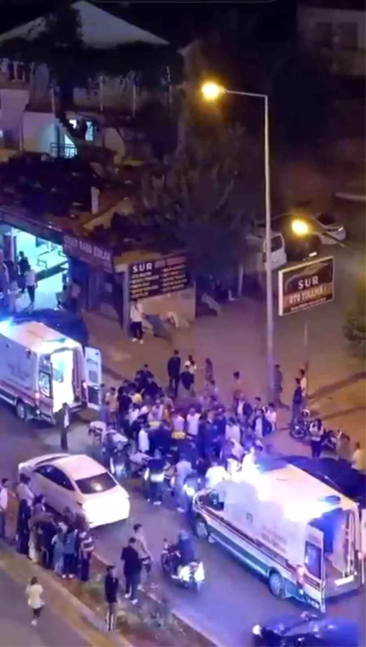 Diyarbakır'da Motosiklet Kazası: 1'i Ağır 3 Yaralı