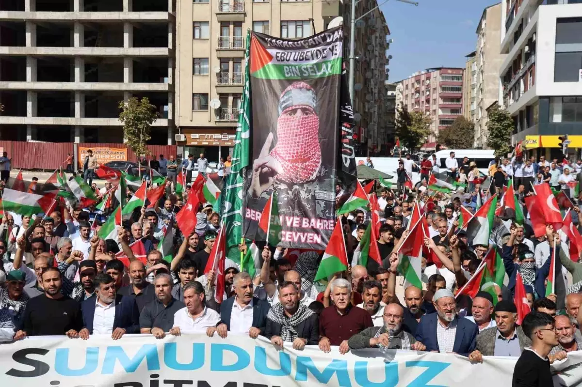 Elazığ'da Gazze İçin Protesto Yürüyüşü Düzenlendi