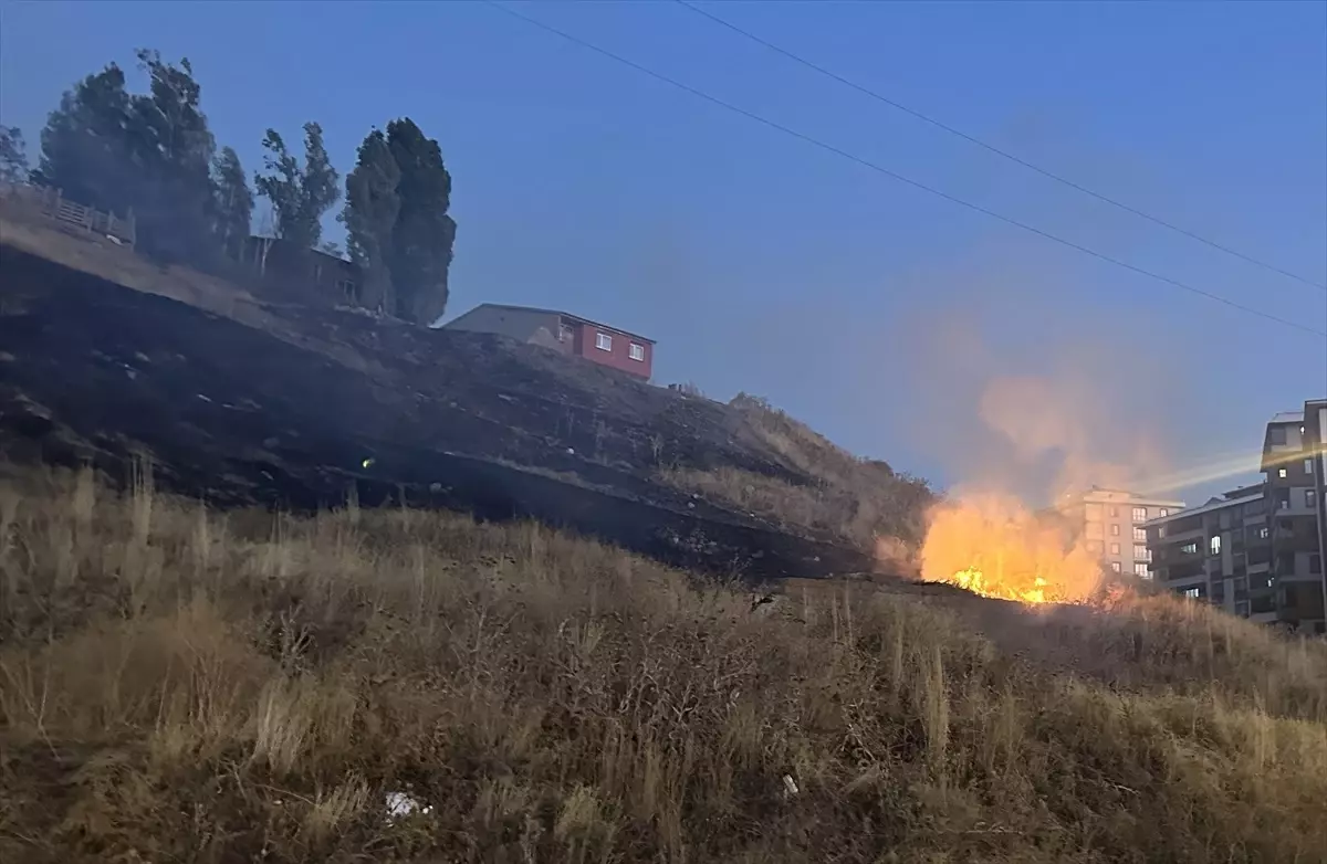 Palandöken'de Havai Fişek Yangını Kontrol Altına Alındı