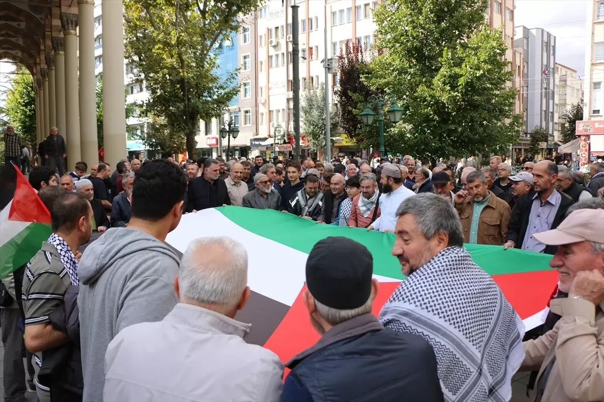 Eskişehir'de 'Nehirden Denize Özgür Filistin' Temalı Destek Yürüyüşü