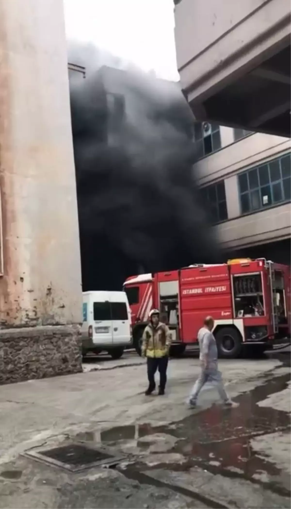 Eyüpsultan'da Plastik Üretim İş Yerinde Yangın