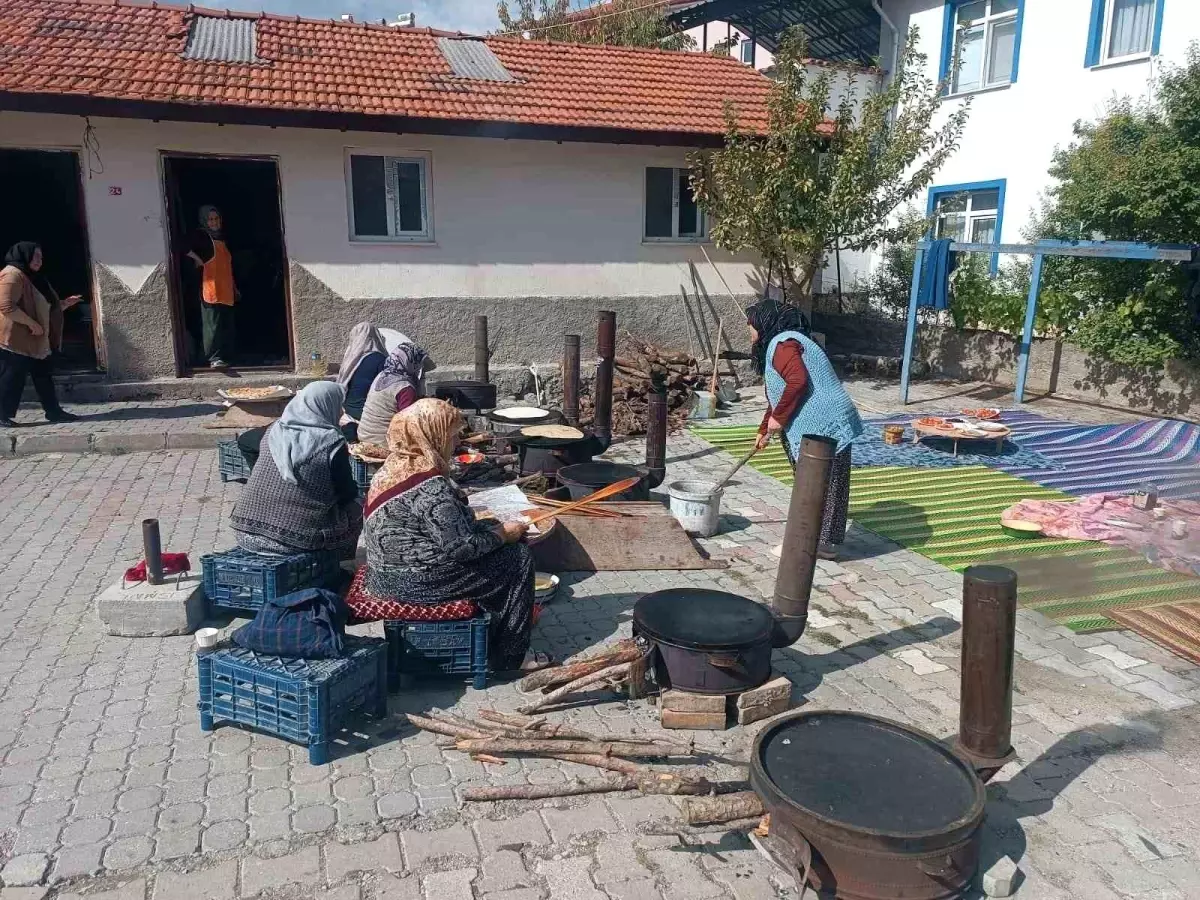 Hisarcık'ta Gazze'ye Destek İçin Ekmek ve Gözleme Satışı