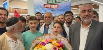 Mersin'de Çiçeklerle Karşılanan Aktivist Bekir Turunç, İsrail Saldırısını Anlattı