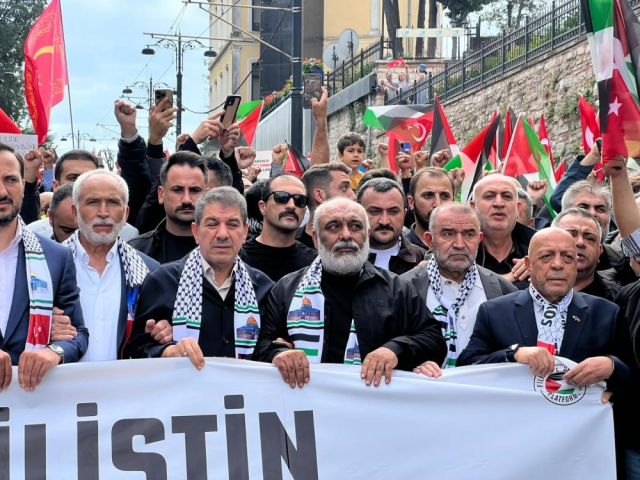 İstanbul yürüyüşünde kalabalık