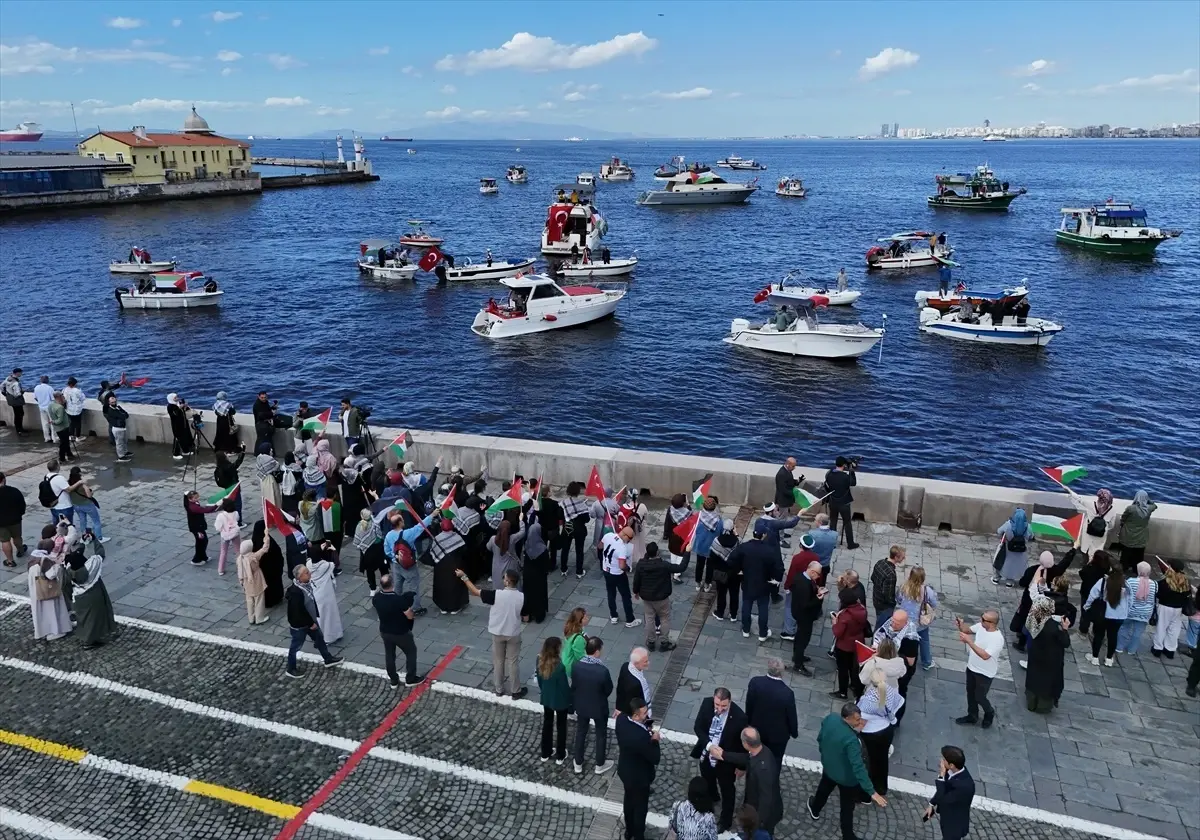 İzmir'de Filistin'e Destek İçin Denizden Yola Çıktılar