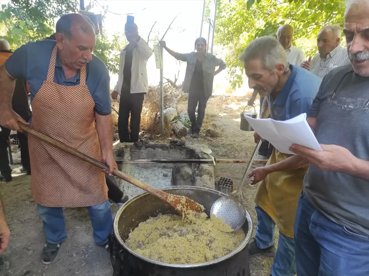 Ulupınar Köyü'nde Bereket İçin Geleneksel Kurban Kesimi