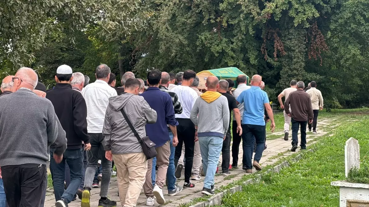 Dilovası'ndaki İş Kazasında Hayatını Kaybeden Murat Fırtına'nın Cenazesi Düzce'de Defnedildi