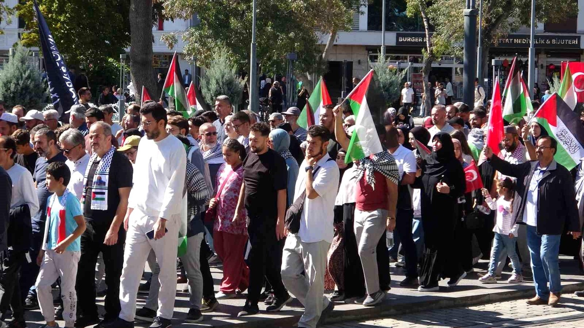 Konya'da Gazze İçin Yürüyüş Düzenlendi