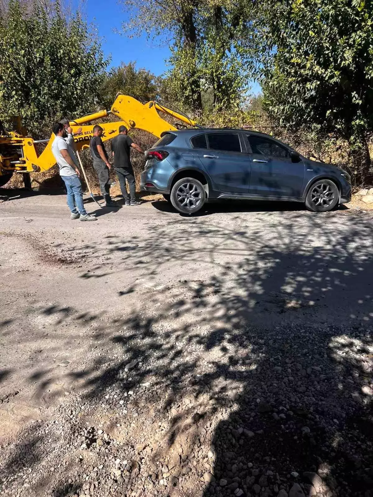Siirt'te Otomobil Çukura Düştü, Yaralı Yok