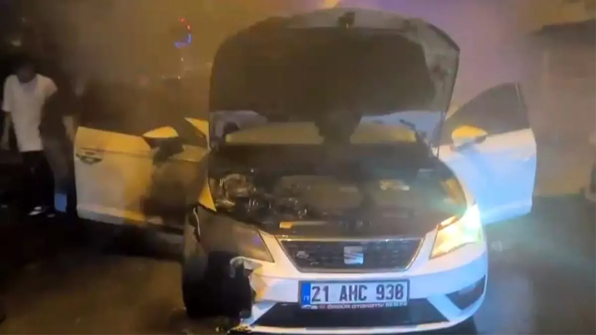 Siirt'te Seyir Halindeki Otomobilde Yangın Çıktı