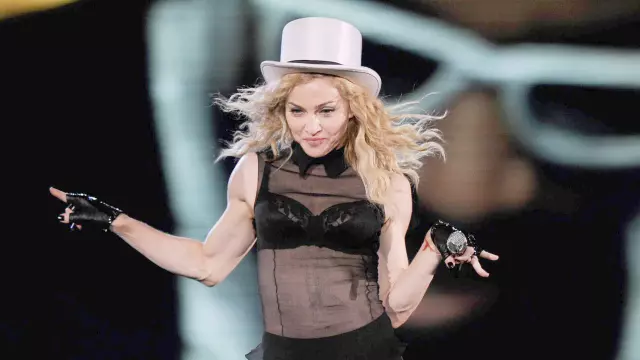 madonna elon musk i elinin tersiyle geri cevirdi 19118782 6738 m