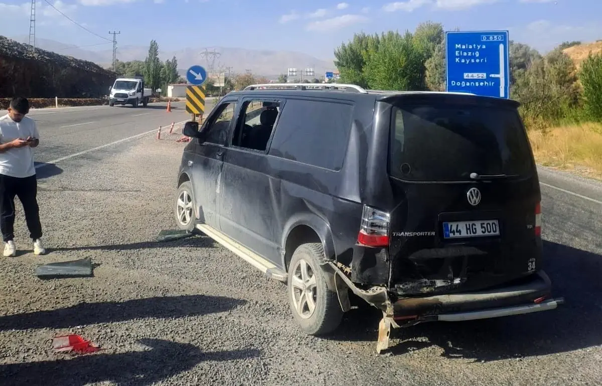 Malatya'da Trafik Kazası: 1'i Çocuk 2 Yaralı