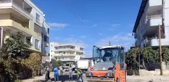Mersin Akdeniz'de Yol ve Kaldırım Yenileme Çalışmaları Devam Ediyor