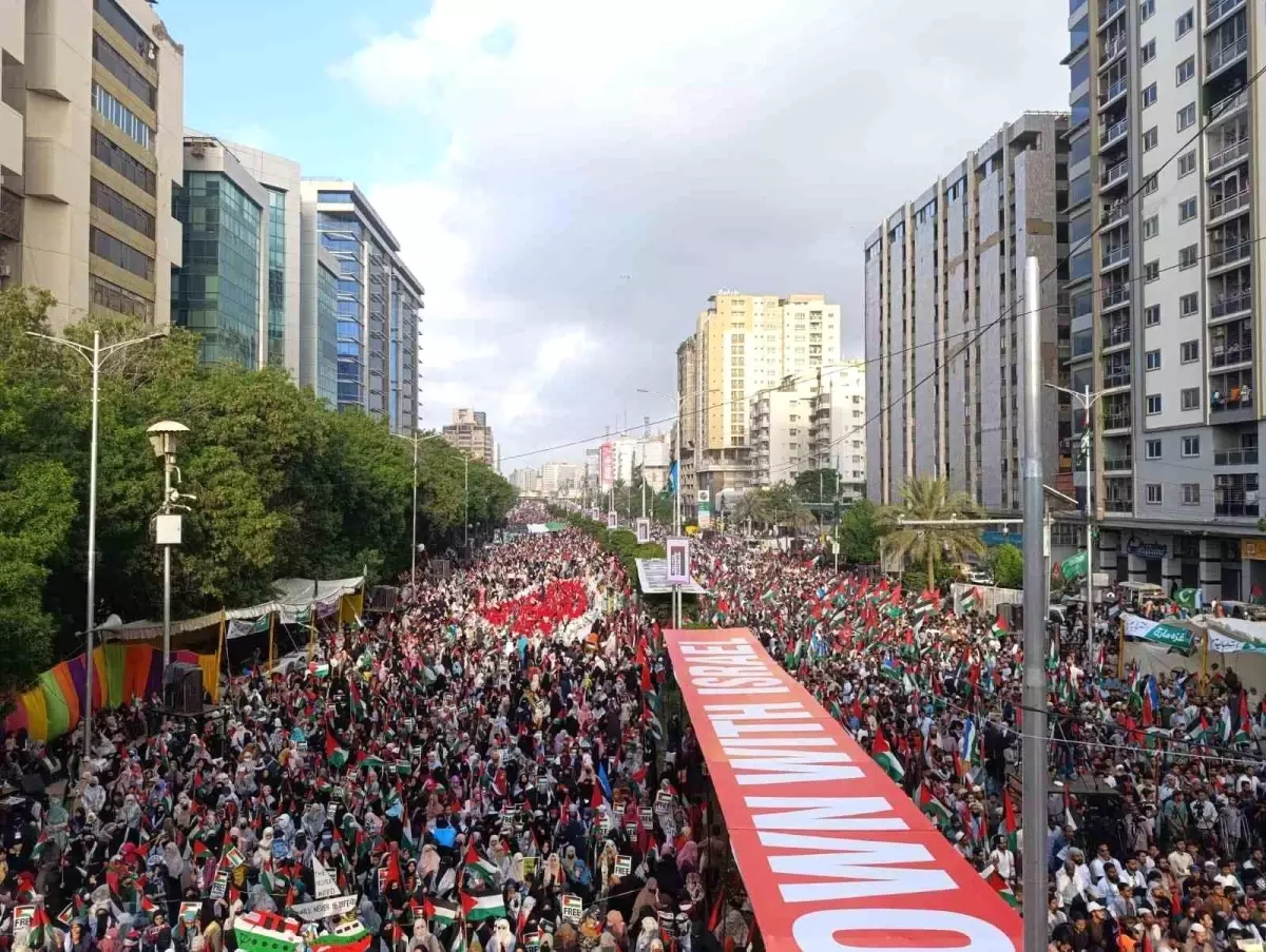 Pakistan'da Gazze İçin Büyük Destek Gösterisi