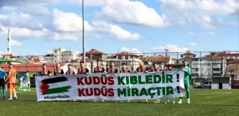 Filistin'e Destek İçin Pankartla Çıktılar