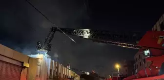 Ümraniye'de Mobilya Fabrikasında Yangın Çıktı