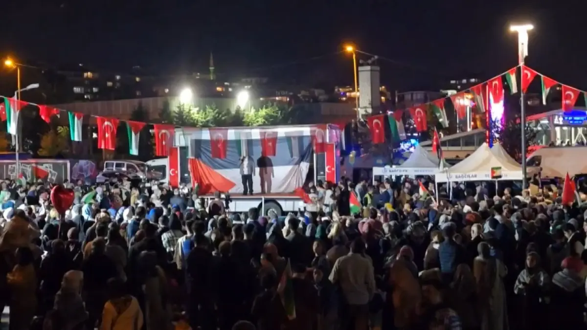 Küresel Sumud Filosu'na Destek Nöbeti Üsküdar'da Sürüyor