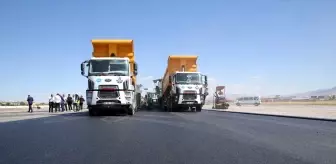 Van Ferit Melen Havalimanı'nın Pisti Yenileniyor