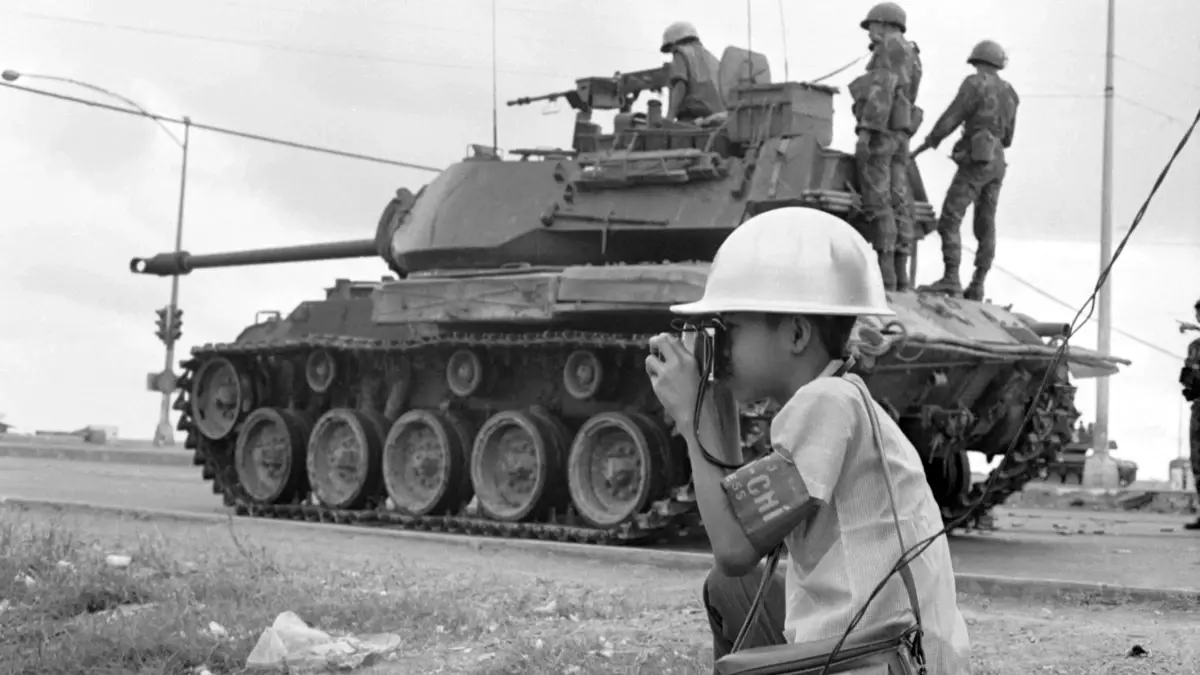 Vietnam Savaşı'nı fotoğraflayan 12 yaşındaki çocuğun inanılmaz hikayesi