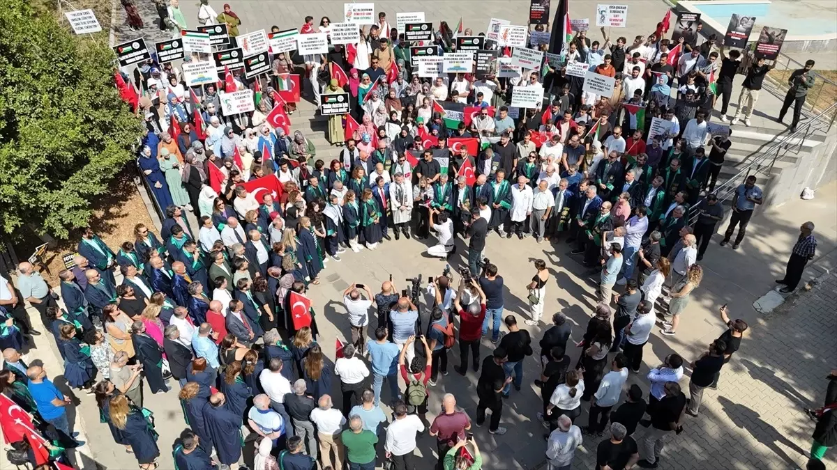 Çukurova Üniversitesi'nden Filistin'e Destek Yürüyüşü