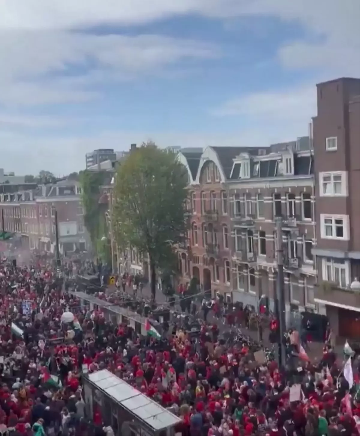 Amsterdam'da 250 Bin Kişi Gazze İçin Hükümeti Protesto Etti