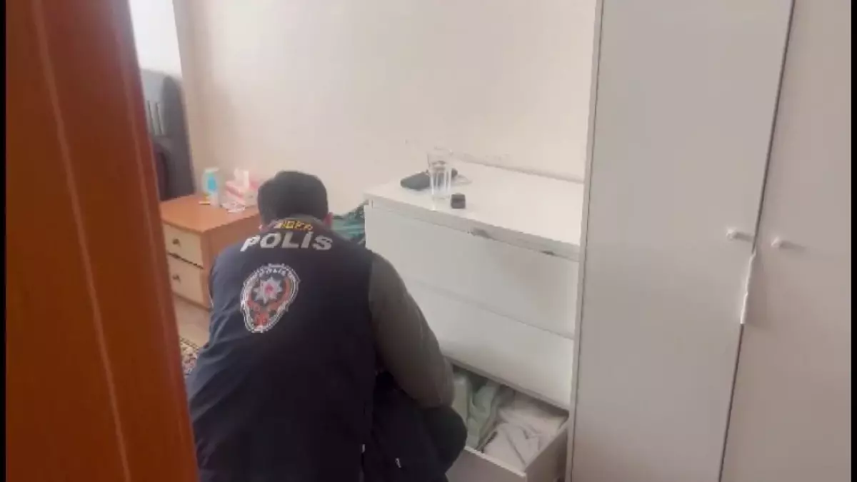 Asker Konvoyunda Motosikletle Havaya Ateş Açtı