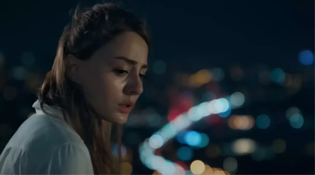 Aynadaki Yabancı Azra ilk hali kim? Aynadaki Yabancı dizisindeki Azra gerçekte kim, adı ne?