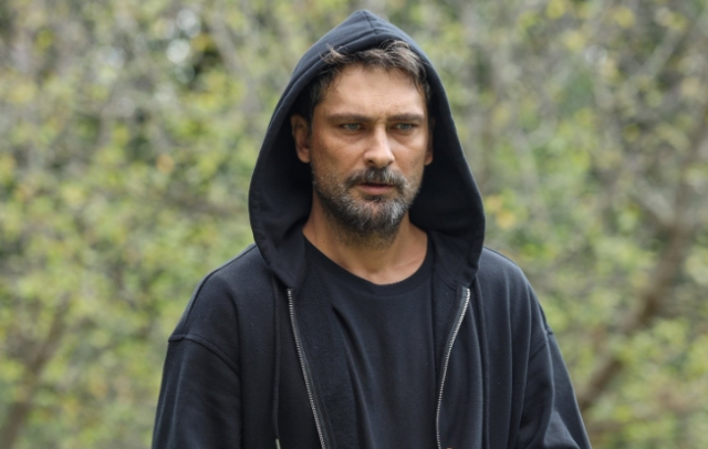 Aynadaki Yabancı oyucuları ve karakterleri kim?