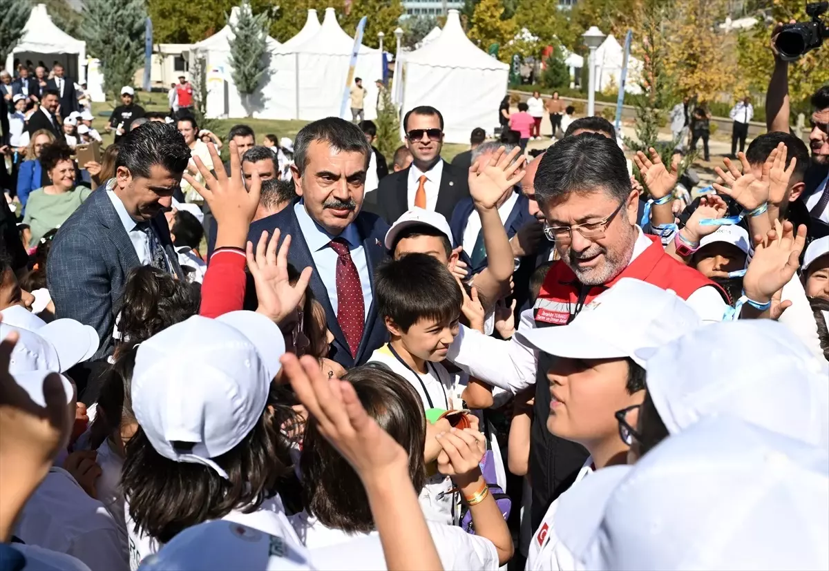 Tarım ve Orman Bakanı Yumaklı Çocuk Şenliğini Ziyaret Etti
